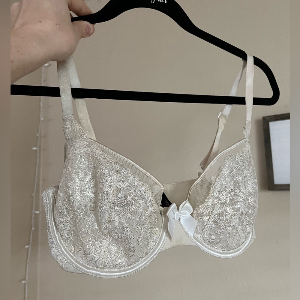 Victoria’s Secret unlined lace bra